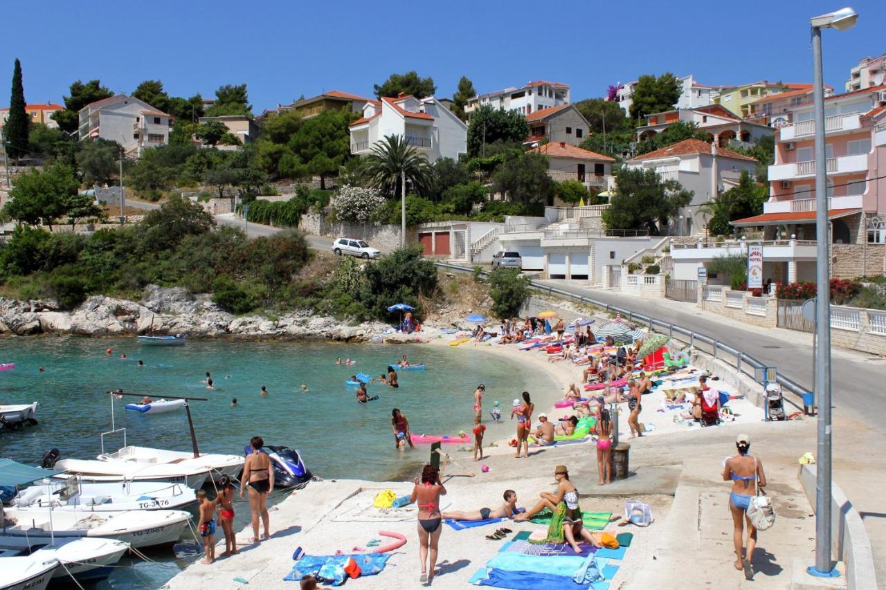 Apartments With A Parking Space Mavarstica, Ciovo - 12435 Trogir Exterior foto