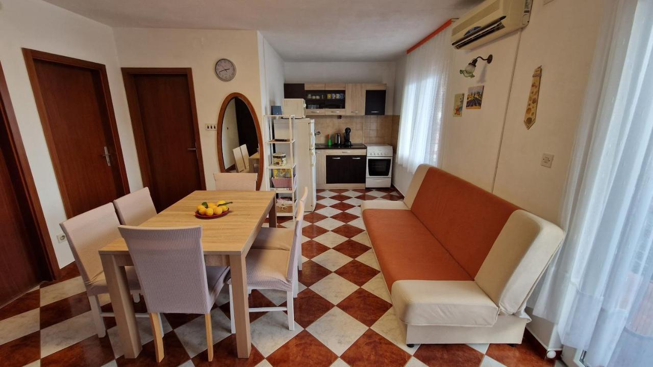 Apartments With A Parking Space Mavarstica, Ciovo - 12435 Trogir Exterior foto